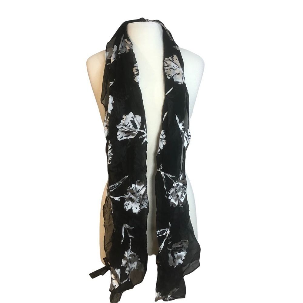 WHITE House Black Market Silk-Blend Floral-Burnout Oblong Scarf NWOT - Picture 4 of 7